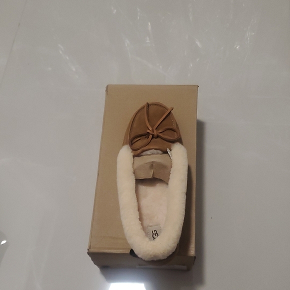 UGG Women's Tan Slippers - Picture 3 of 6